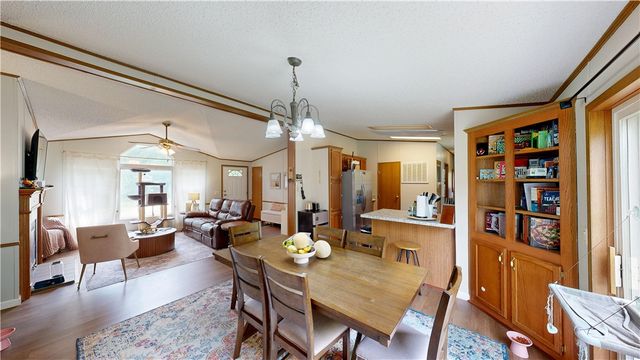 1833 S Hanshew Road, Fayetteville, AR 72701