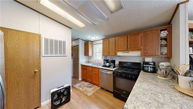 1833 S Hanshew Road, Fayetteville, AR 72701