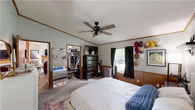 1833 S Hanshew Road, Fayetteville, AR 72701