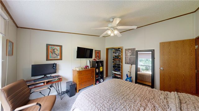 1833 S Hanshew Road, Fayetteville, AR 72701