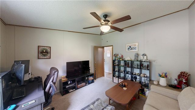 1833 S Hanshew Road, Fayetteville, AR 72701
