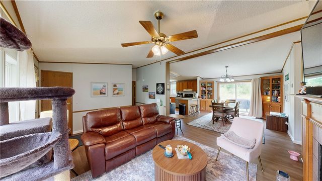 1833 S Hanshew Road, Fayetteville, AR 72701