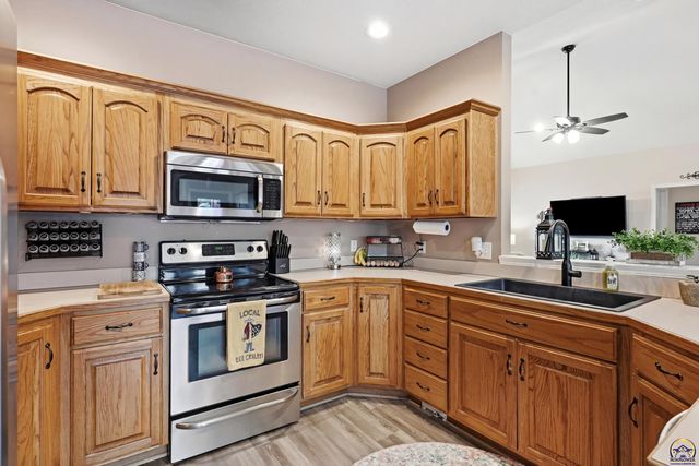 6016 NE Olympia ST, Topeka, KS 66617