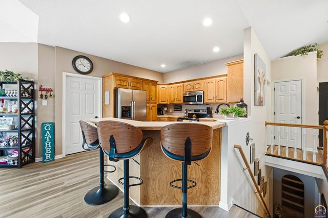 6016 NE Olympia ST, Topeka, KS 66617