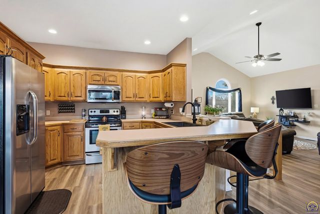 6016 NE Olympia ST, Topeka, KS 66617