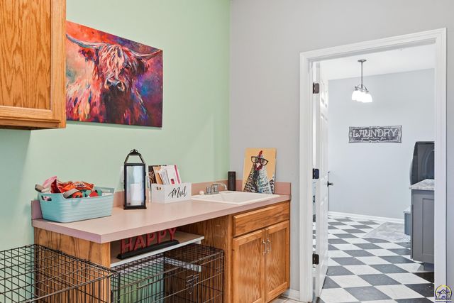 6016 NE Olympia ST, Topeka, KS 66617