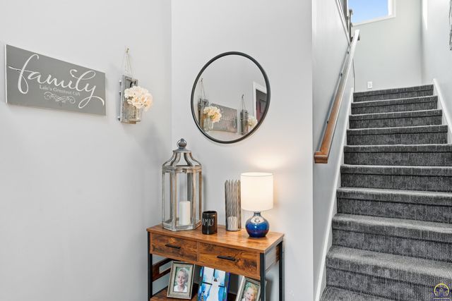 6016 NE Olympia ST, Topeka, KS 66617