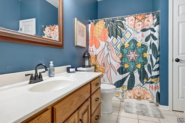 6016 NE Olympia ST, Topeka, KS 66617