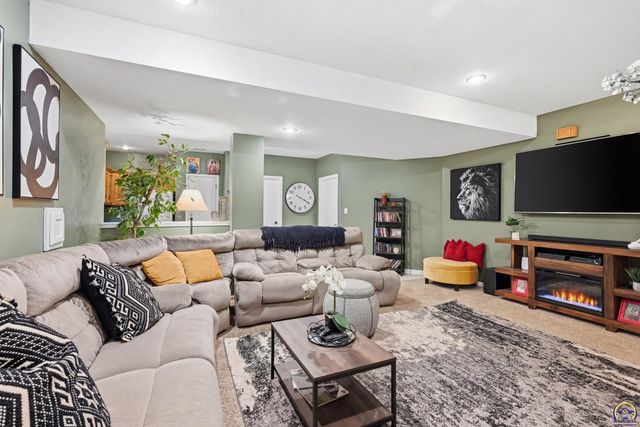 6016 NE Olympia ST, Topeka, KS 66617