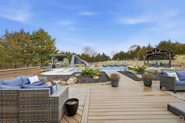 6016 NE Olympia ST, Topeka, KS 66617