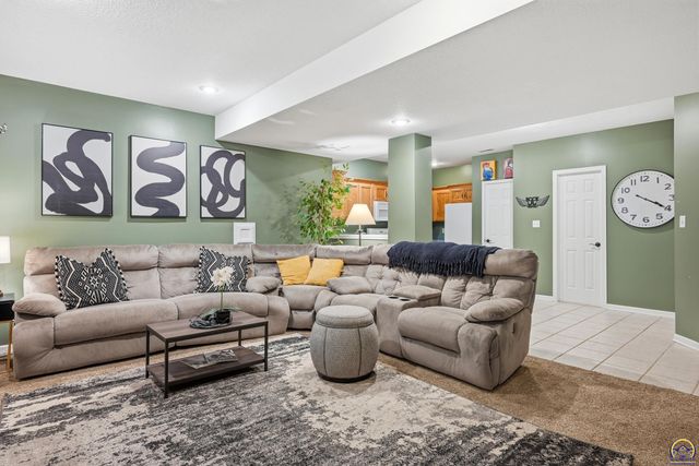 6016 NE Olympia ST, Topeka, KS 66617