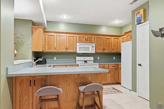 6016 NE Olympia ST, Topeka, KS 66617