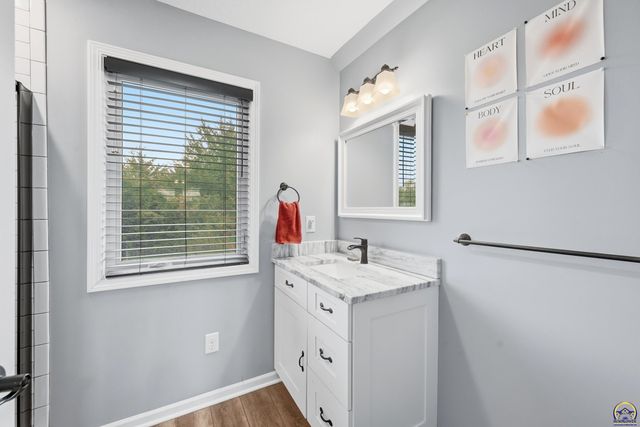 6016 NE Olympia ST, Topeka, KS 66617