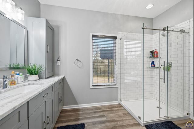 6016 NE Olympia ST, Topeka, KS 66617