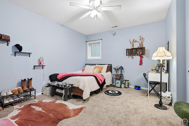 6016 NE Olympia ST, Topeka, KS 66617