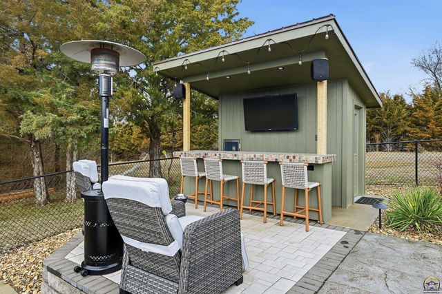 6016 NE Olympia ST, Topeka, KS 66617