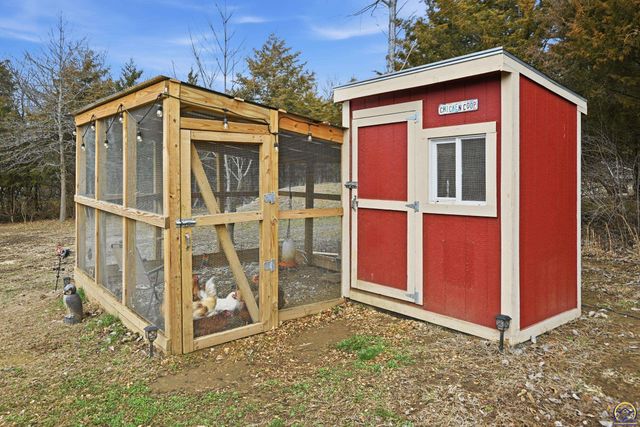 6016 NE Olympia ST, Topeka, KS 66617