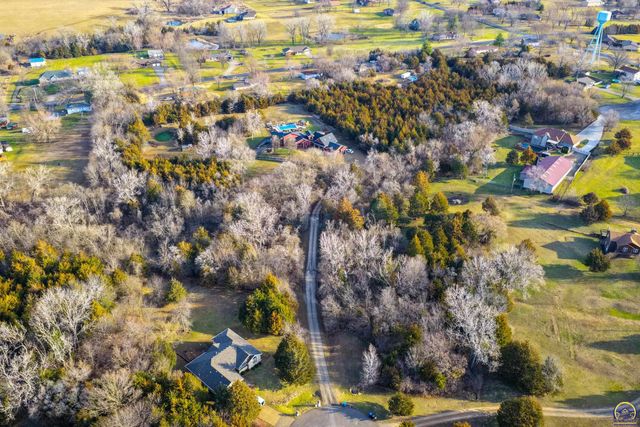 6016 NE Olympia ST, Topeka, KS 66617