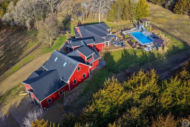 6016 NE Olympia ST, Topeka, KS 66617