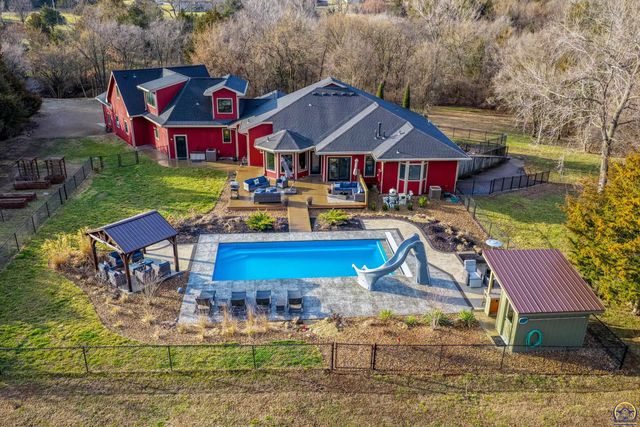 6016 NE Olympia ST, Topeka, KS 66617