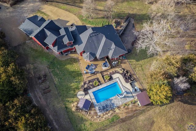 6016 NE Olympia ST, Topeka, KS 66617