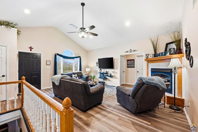 6016 NE Olympia ST, Topeka, KS 66617