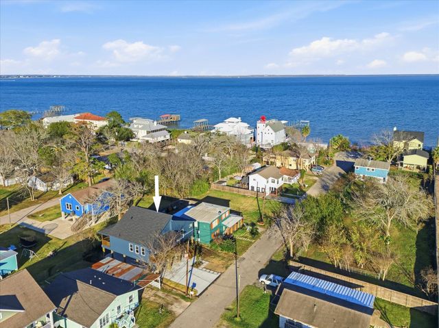 214 S Y Street, La Porte, TX 77571