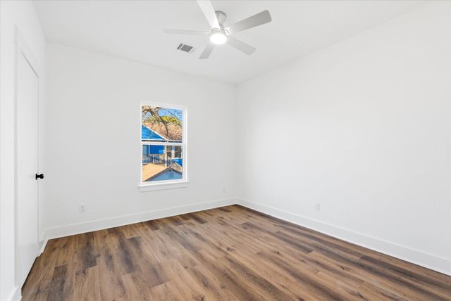 214 S Y Street, La Porte, TX 77571