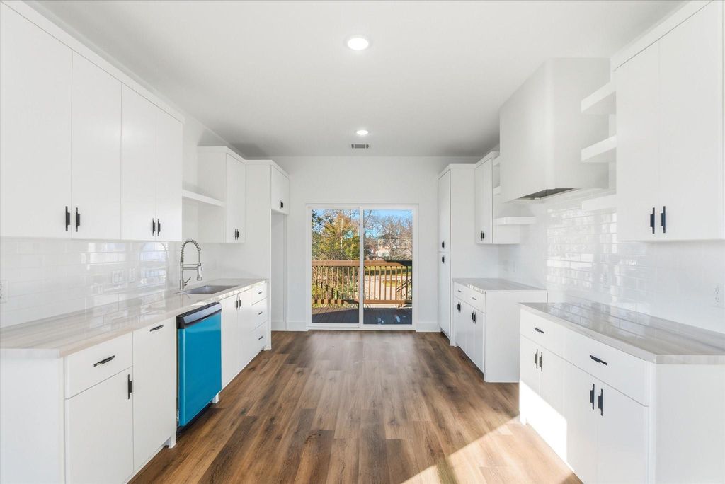 214 S Y Street, La Porte, TX 77571