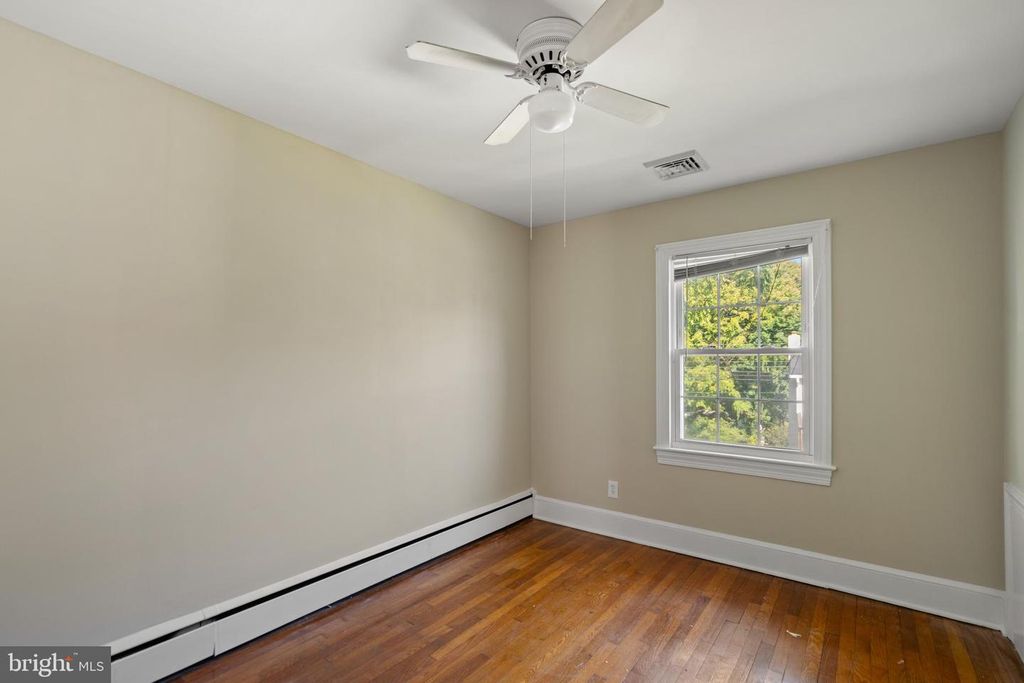 111 W 9TH ST, Front Royal, VA 22630