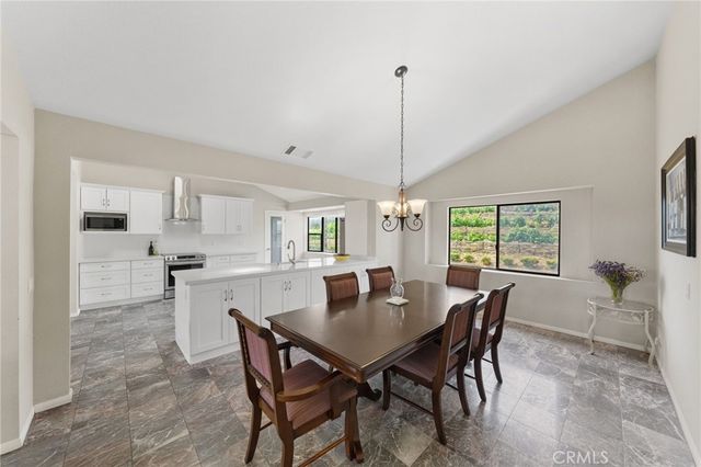 42371 Via De Los Fideos, Temecula, CA 92590