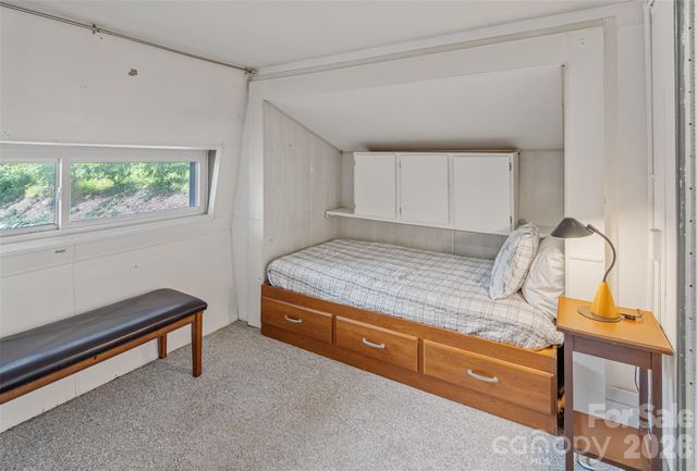 335 Snowshoe Loop, Newland, NC 28657