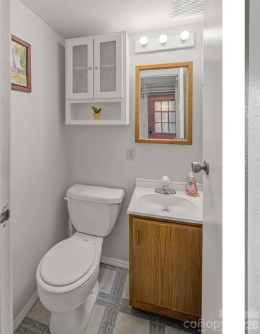 335 Snowshoe Loop, Newland, NC 28657