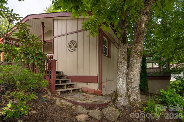 335 Snowshoe Loop, Newland, NC 28657