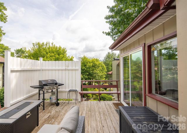 335 Snowshoe Loop, Newland, NC 28657