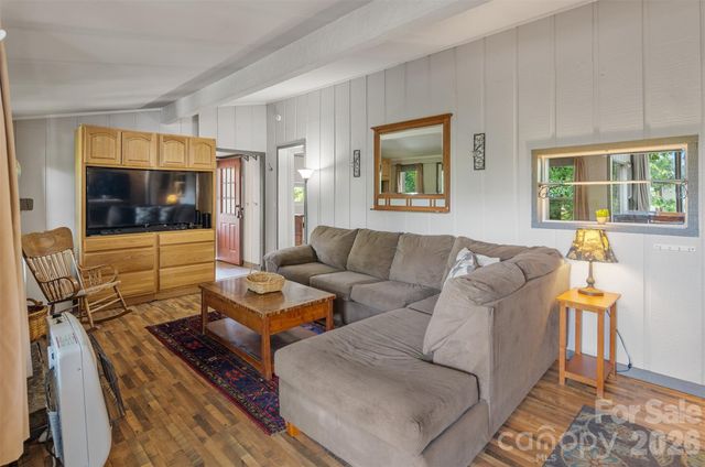 335 Snowshoe Loop, Newland, NC 28657