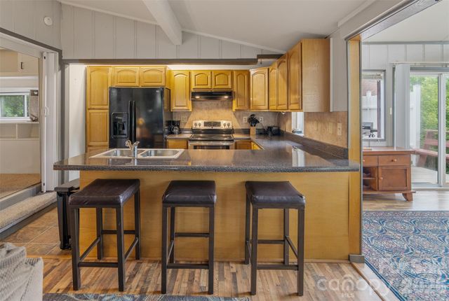 335 Snowshoe Loop, Newland, NC 28657