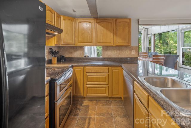 335 Snowshoe Loop, Newland, NC 28657