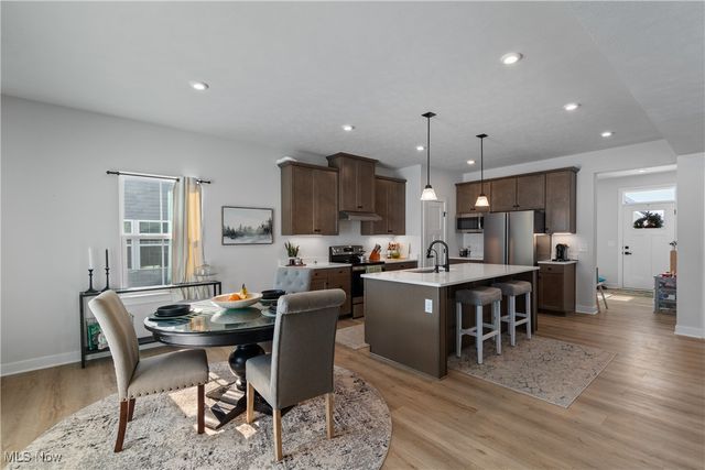 6816 Harrington Court Avenue NE, Canton, OH 44721