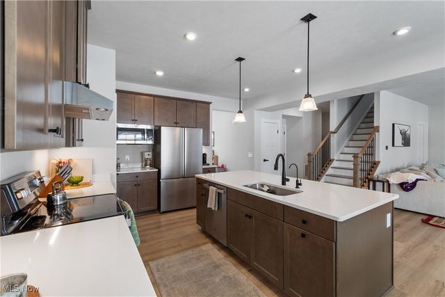 6816 Harrington Court Avenue NE, Canton, OH 44721