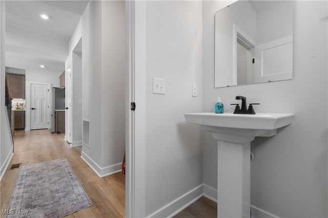 6816 Harrington Court Avenue NE, Canton, OH 44721