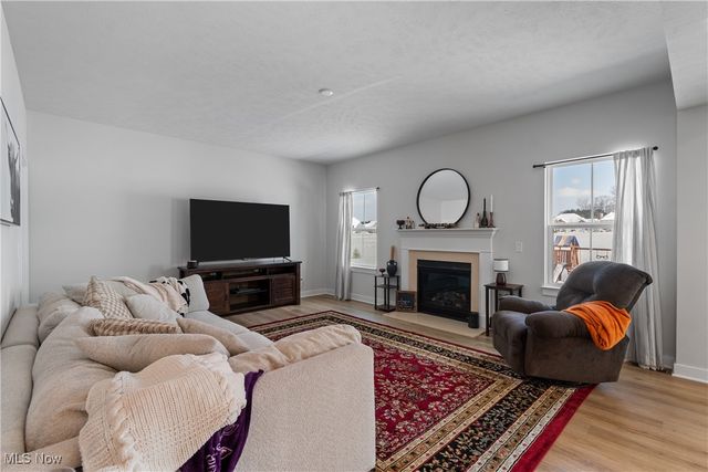 6816 Harrington Court Avenue NE, Canton, OH 44721