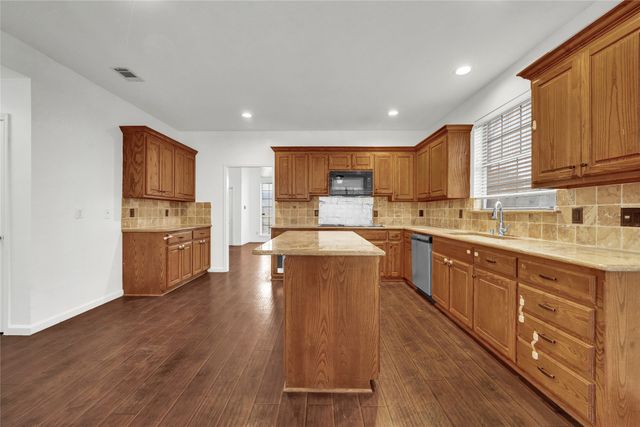 8105 Eagle Drive, Rowlett, TX 75088