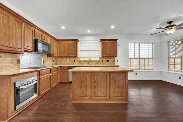 8105 Eagle Drive, Rowlett, TX 75088