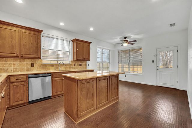 8105 Eagle Drive, Rowlett, TX 75088