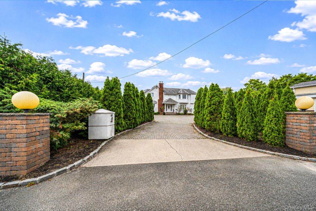64 Mowbray Avenue, Bay Shore, NY 11706 — photo 3