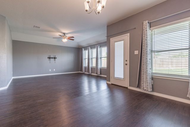 4013 Spur Trail Drive, Denton, TX 76208