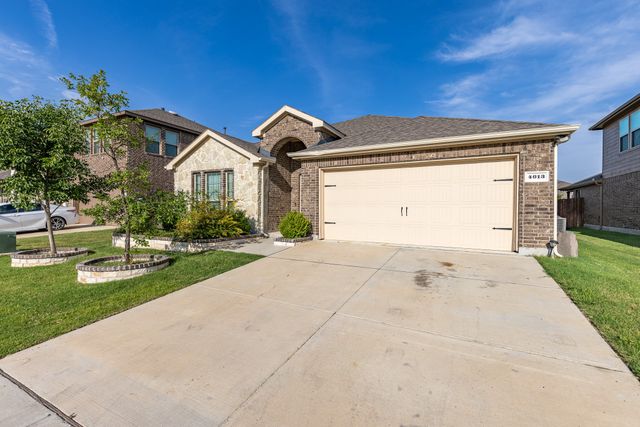 4013 Spur Trail Drive, Denton, TX 76208