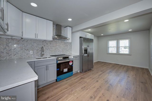 245 NASSAU AVE, Paulsboro, NJ 08066