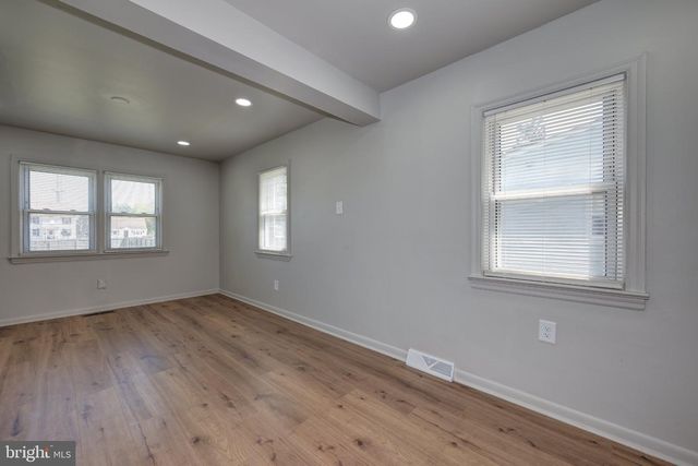 245 NASSAU AVE, Paulsboro, NJ 08066